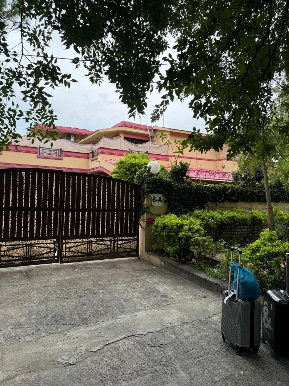 Casa Blanca Boutique Guest House イスラマバード エクステリア 写真